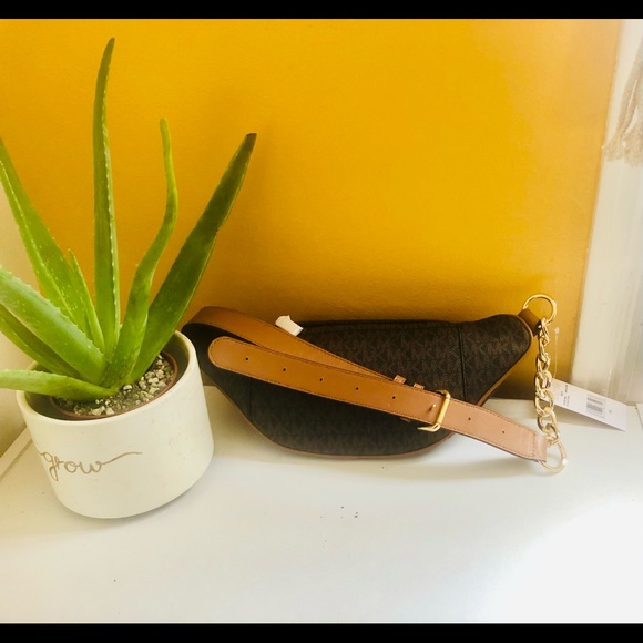 MICHAEL Michael Kors Fanny Pack! :) - Picture 4 of 6